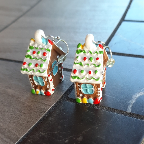 Gingerbread House Earrings - Picture 5 of 5